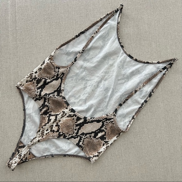 ARITZIA Tna '90s Cozumel Snake Print Open Back Bodysuit - Picture 10 of 11